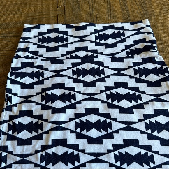 💥3/$17💥 Charlotte Russe | Navy Aztec High-Waisted Bodycon Mini Skirt | Size S - Picture 5 of 11